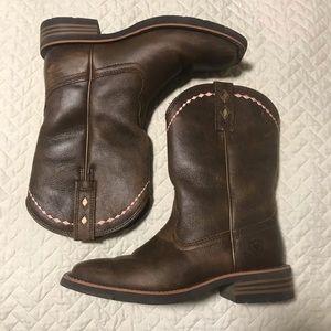 Unbridled Roper women’s Ariat Western Boot
